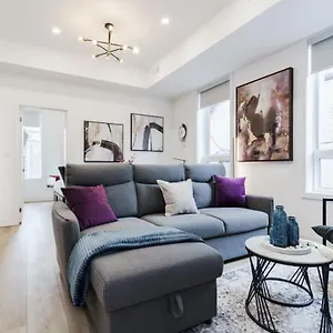 Hotel New Elegant For 8 W Patio - Heart Of, Toronto